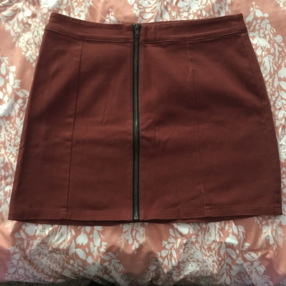 Mini skirt/ never worn